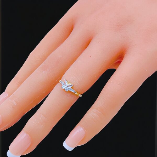 Anillo baby solido de mariposa con zirconias size 3” peso 1.2gr precio $96.00 2 piezas disponibles_