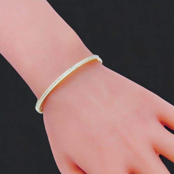 BR002 Brazalete en un tono con diseño peso medio