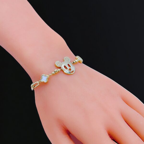 Pulsera de mickey mouse peso medio con zirconias Blancas size 7” peso 6.8gr precio $544.00 disponible 1 pieza