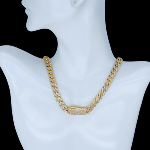 CA037 Cadena monaco con zirconias  incrustadas size 18" peso 27.4gr $2,740.00